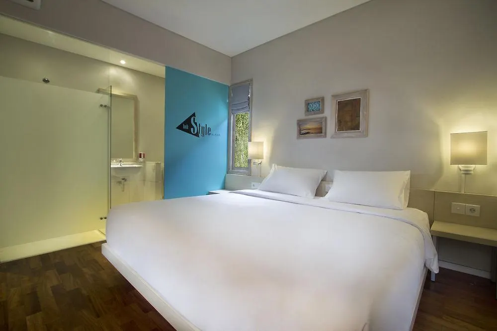 Oyo 2854 Cozy B&B Seminyak Hotel