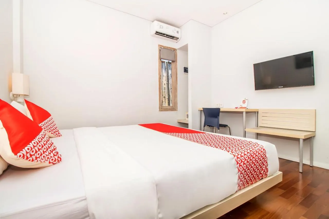 Oyo 2854 Cozy B&B Seminyak Hotel