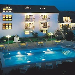 Monica 3* Prague